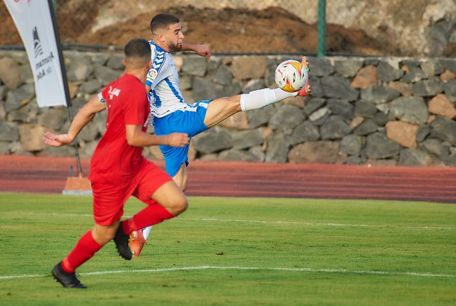 Shashoua lidera los rankings de goles y asistencias en la pretemporada del CD Tenerife