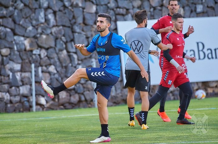 El CD Tenerife comunica la lesión del defensa José León