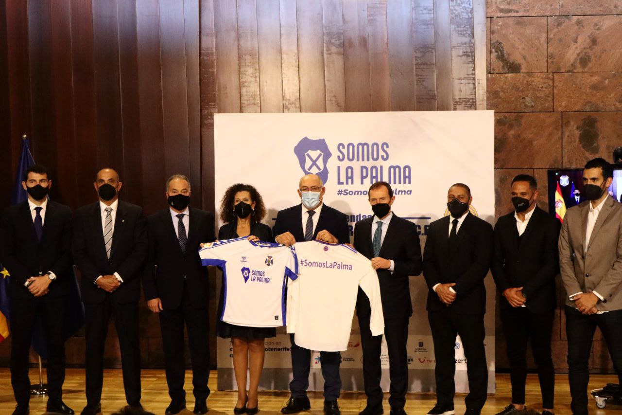 Presentación del partido de leyendas entre CD Tenerife y Real Madrid en apoyo a La Palma