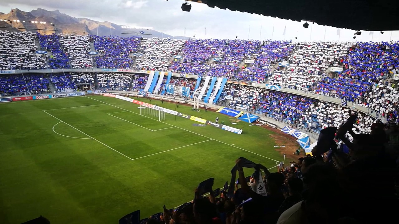 Recibimiento a los jugadores y mosaico en el Heliodoro para el Tenerife-Valladolid