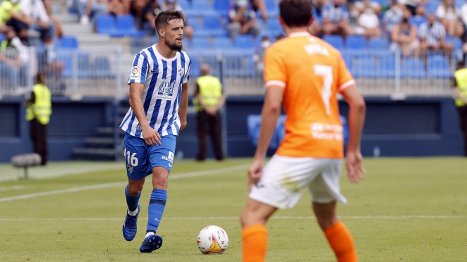 Genaro, futbolista del Málaga: "El partido en Tenerife es bastante ganable. Hay que ir a reventar allí"