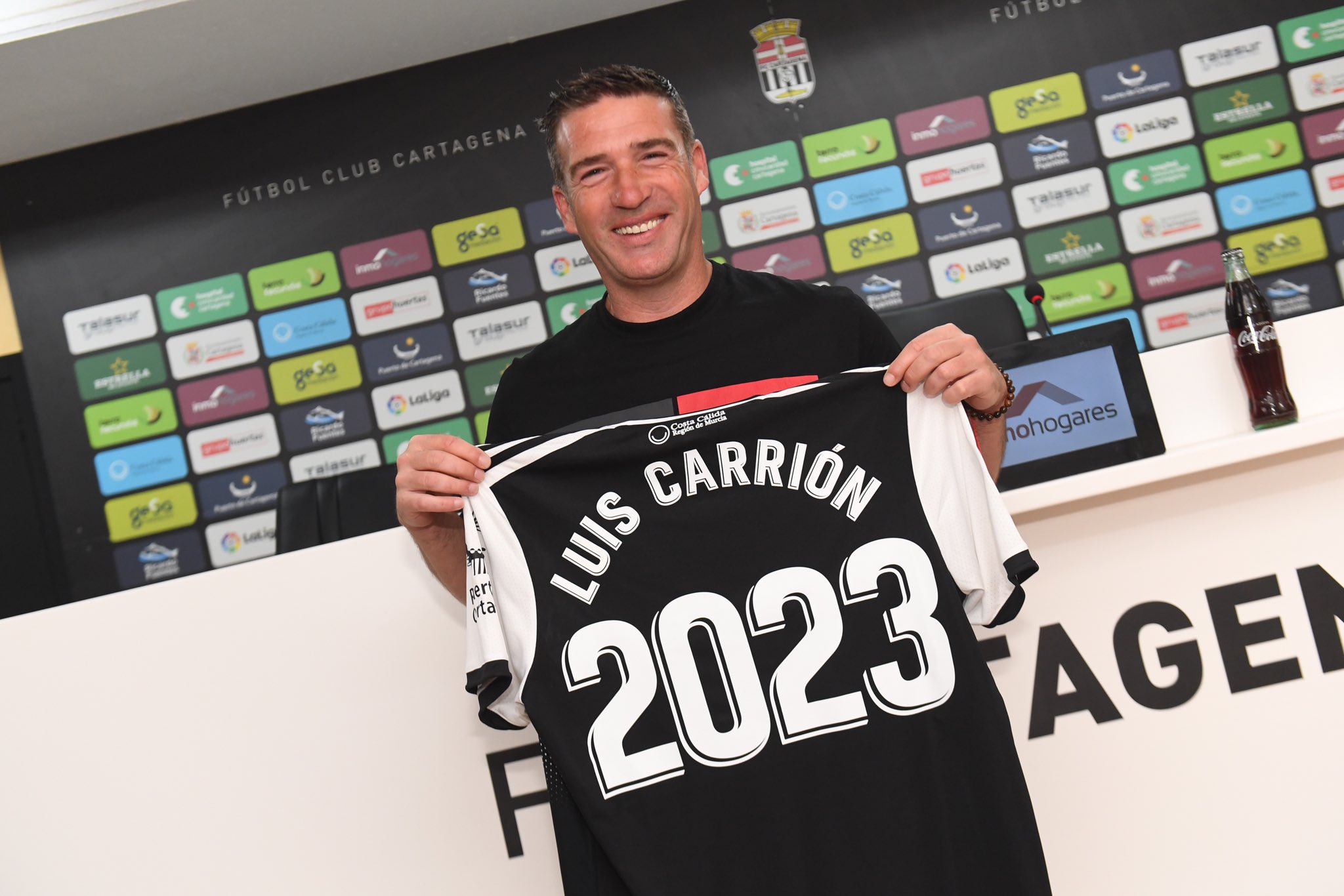 Luis Carrión, técnico del Cartagena: "Queremos ganar para maquillar un poco los números fuera de casa"