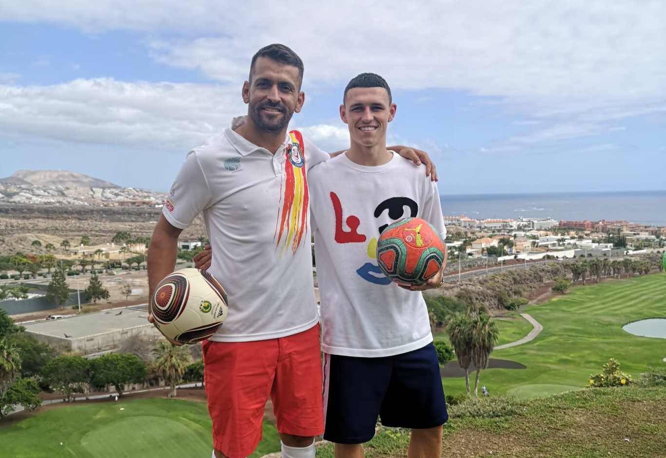 El internacional inglés Phil Foden juega al FootGolf en el sur de Tenerife
