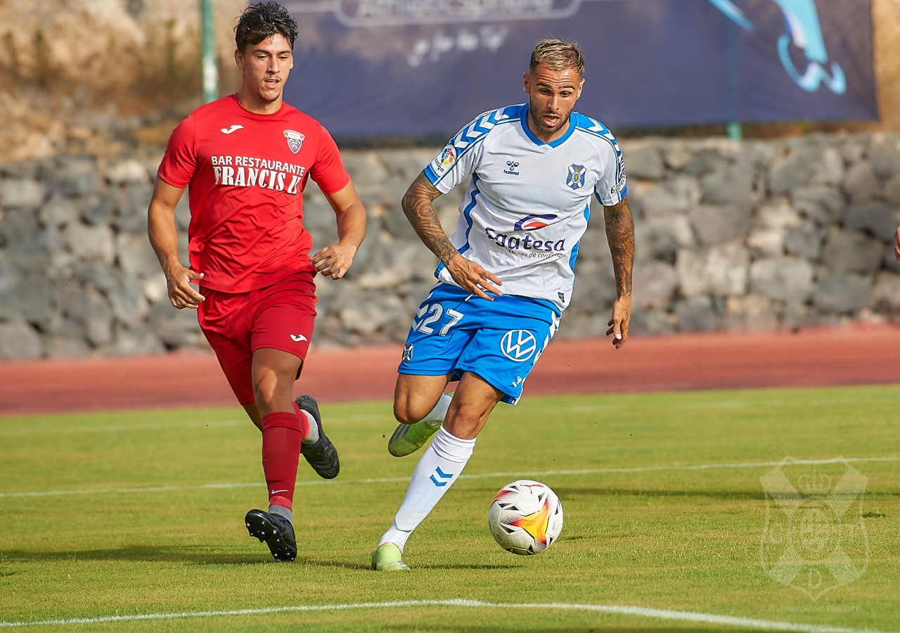 Elliot Gómez rescinde contrato con el CD Tenerife