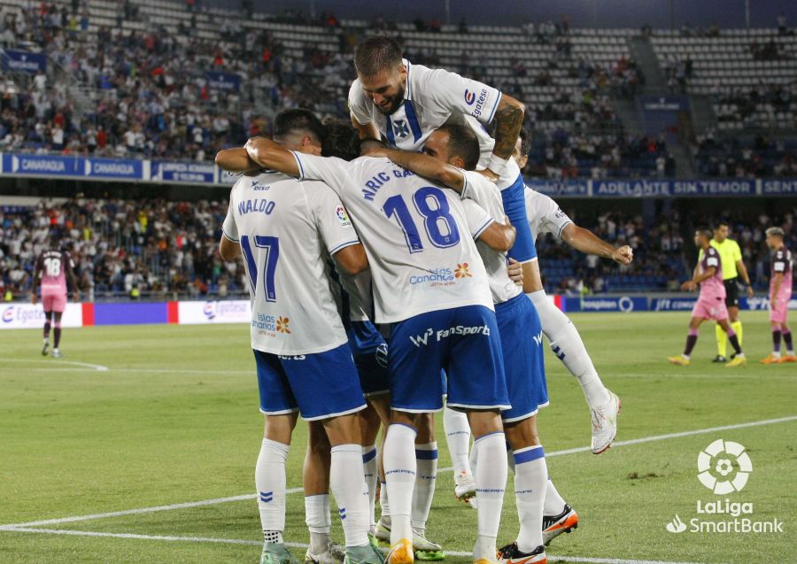 Crónica del CD Tenerife 3-1 Málaga CF: "Enric y Teto hacen que el viento sople por fin de cara"