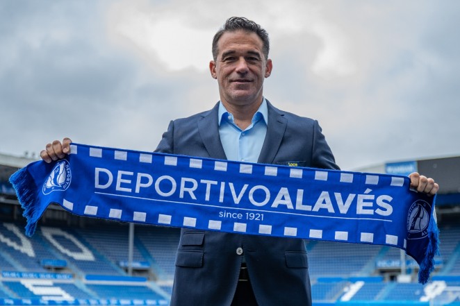 Luis García Plaza, técnico del Alavés: "Espero un Tenerife enrabietado, al máximo y con muchas ganas de ganarnos"