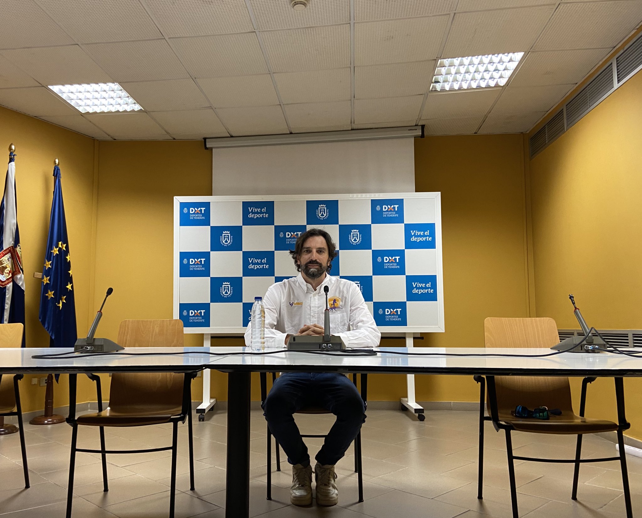César Aneas deja de ser entrenador del Tenerife Clarinos