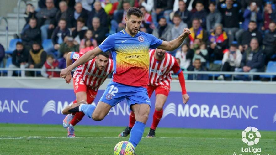 El goleador turco Sinan Bakis, opción para reforzar la delantera del CD Tenerife