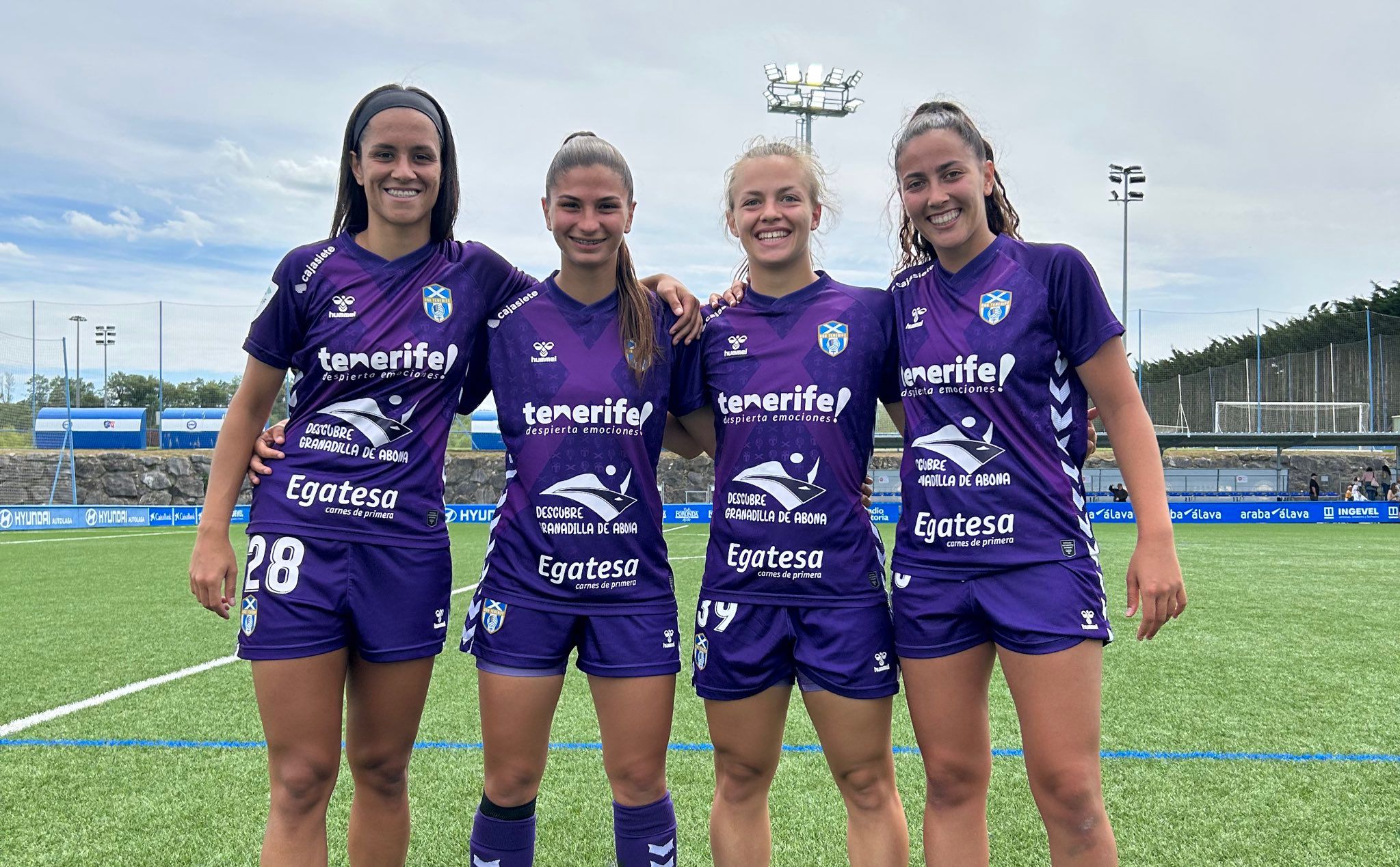 Arminda Díaz, María Portolés y Lara González debutaron con la UDG Tenerife