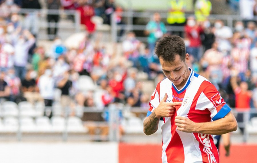 El extremo Álvaro Romero, actualmente lesionado en la rodilla, fichará por el CD Tenerife