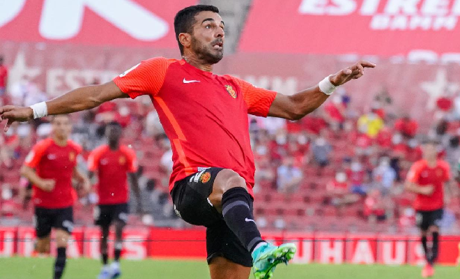 El 'culebrón Ángel' continúa: el Valladolid duda y el delantero podría aceptar el 2+1 del Tenerife