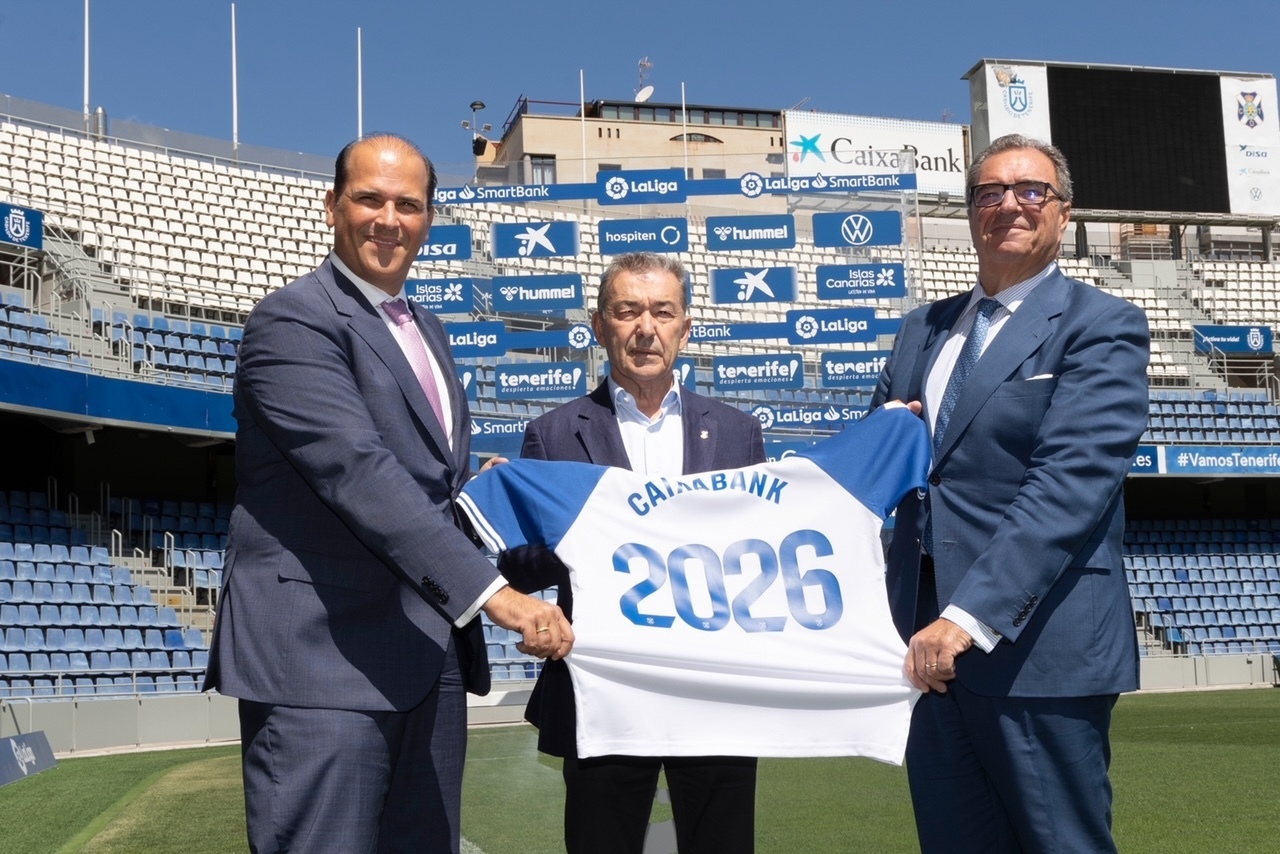 CaixaBank renueva como patrocinador oficial del CD Tenerife por tres campañas