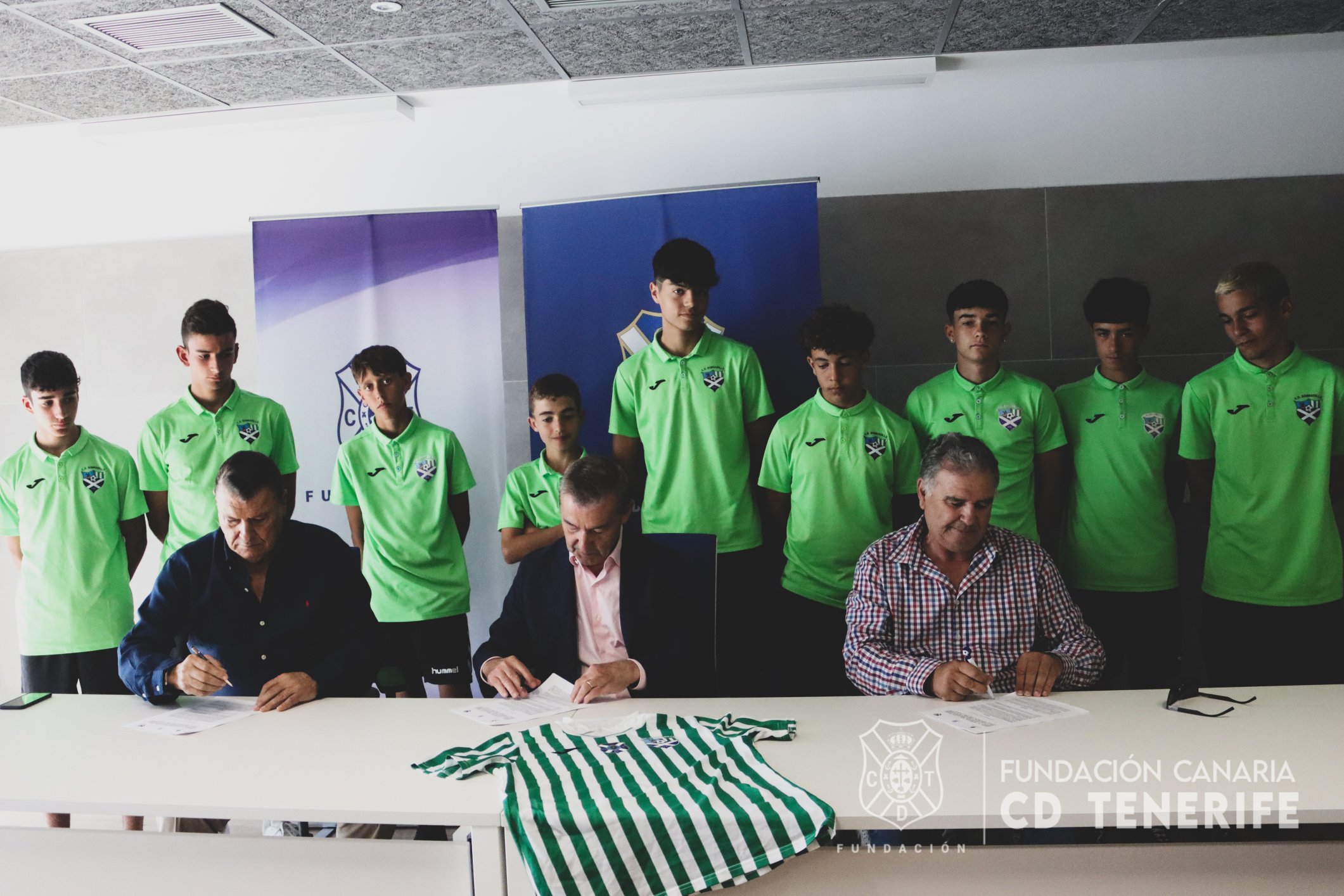 El CD Tenerife firma un convenio de colaboración con el CD Sobradillo