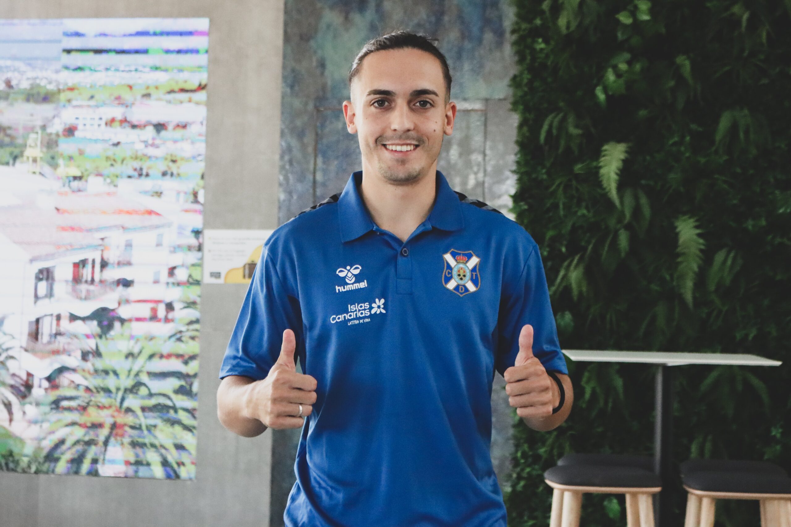 Luismi Cruz: "Estoy muy contento de estar en el CD Tenerife. Mi ilusión es máxima"