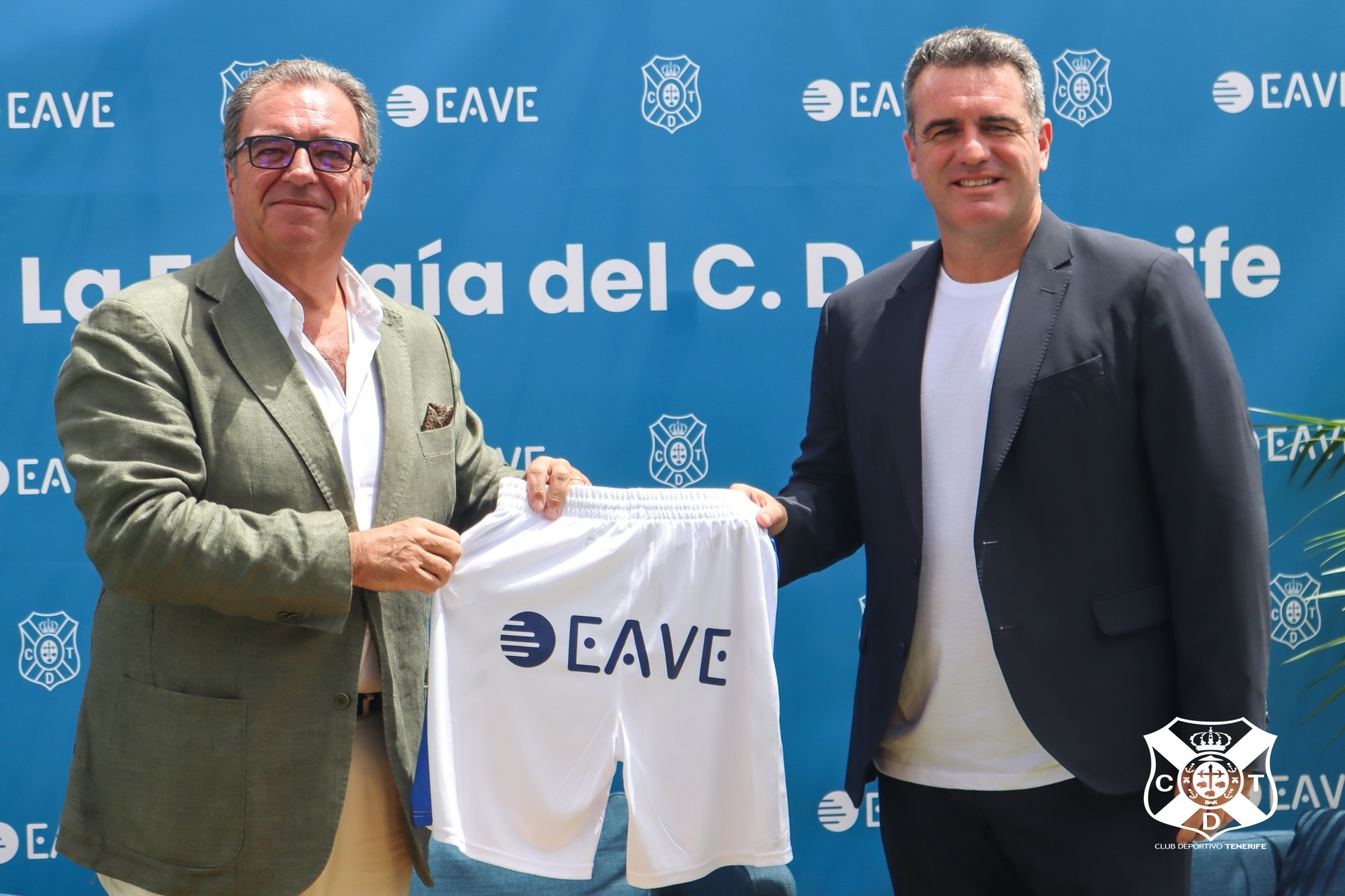 El CD Tenerife y EAVE firman el patrocinio y su publicidad irá en el pantalón de los blanquiazules