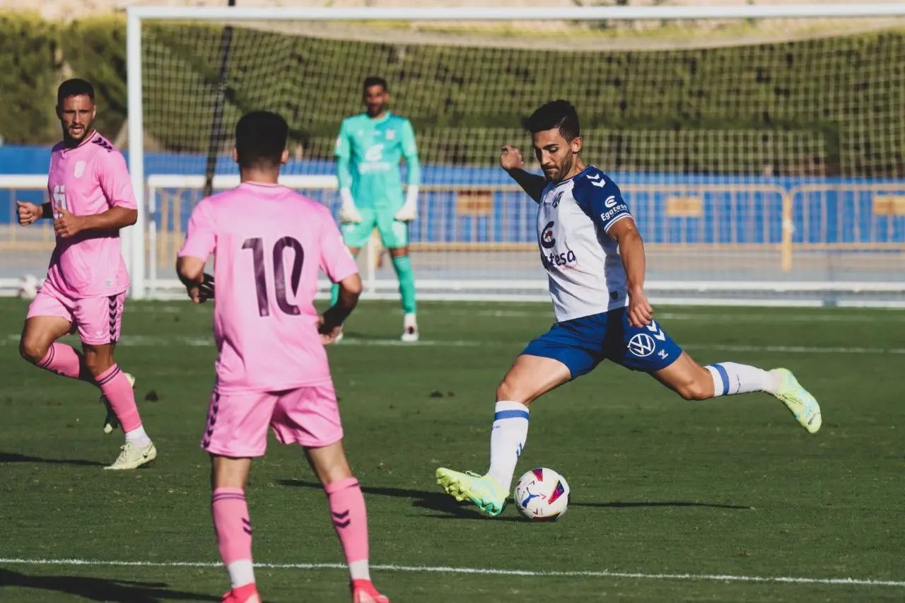 Almería y Granada, de Primera división, también se fijan en José León