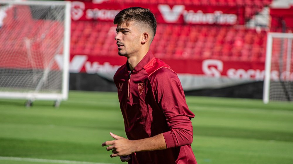 La situación del Sevilla, sin poder inscribir a muchos jugadores, retrasa la operación Kike Salas
