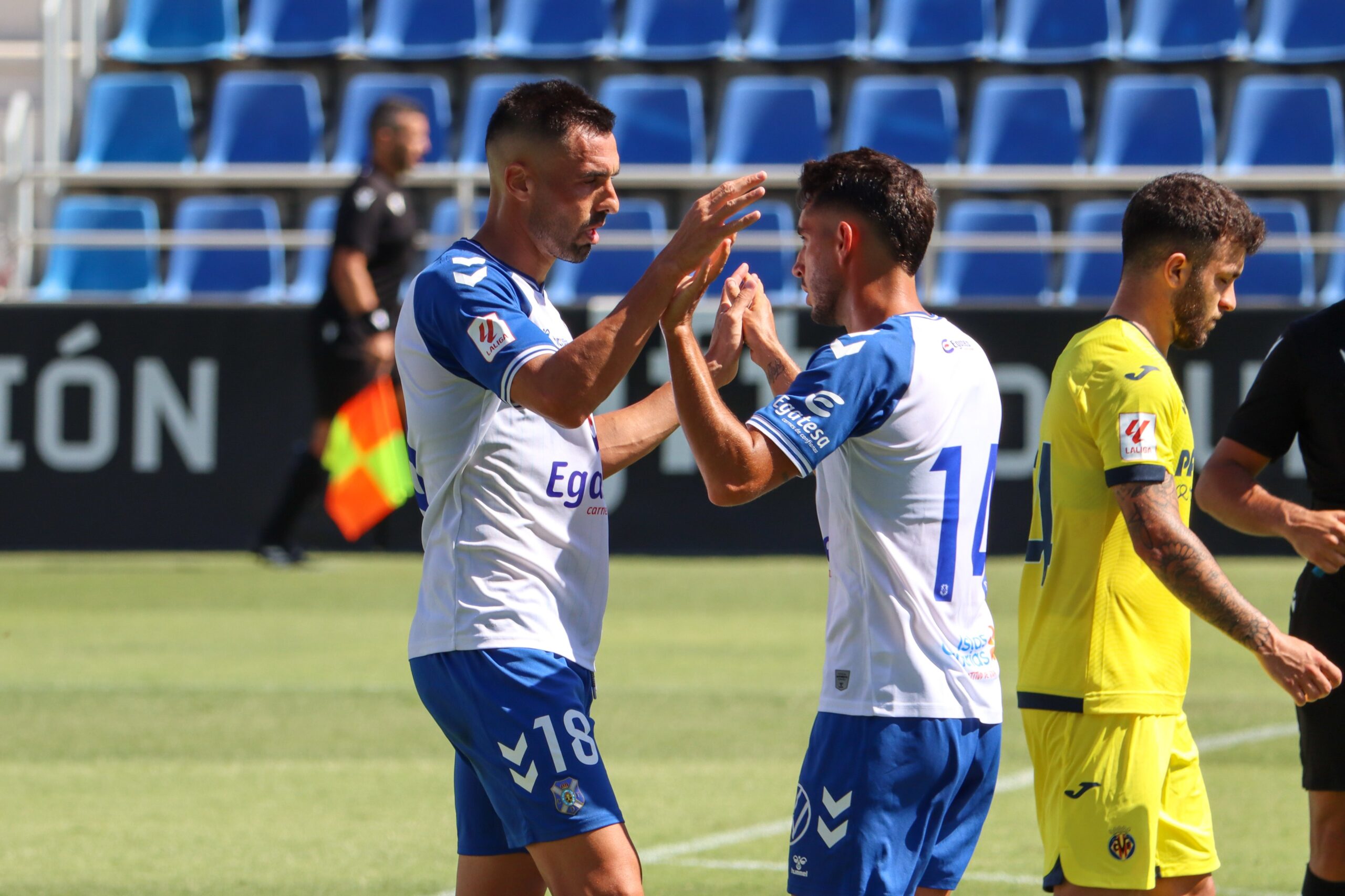 El Tenerife ganó 2-0 esta mañana al Villarreal B en un partido de entrenamiento en el Heliodoro